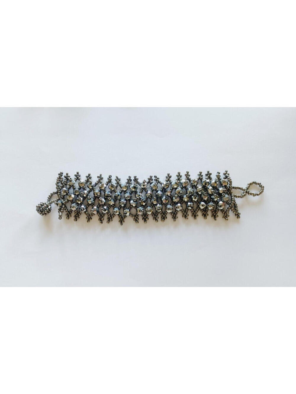 Metallic Faceted Beads Mini Beads Loop-and-Ball Closure Bracelet